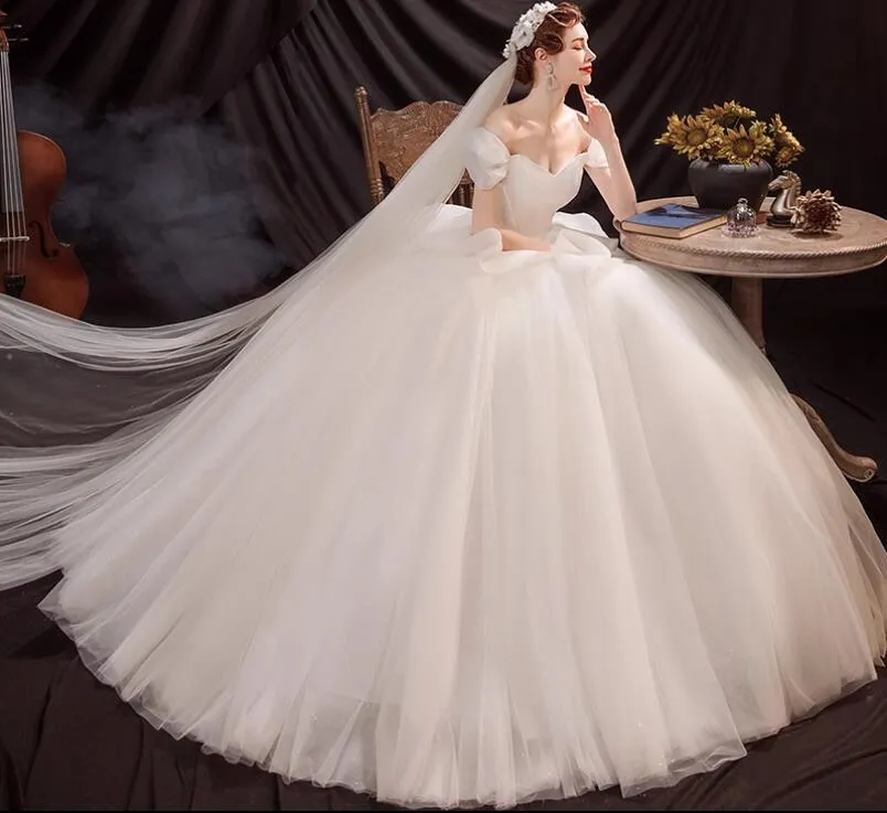 Sweetheart Cap-sleeve Tulle Ball Gown Wedding Dresses Beach Floor-length Bride Gown