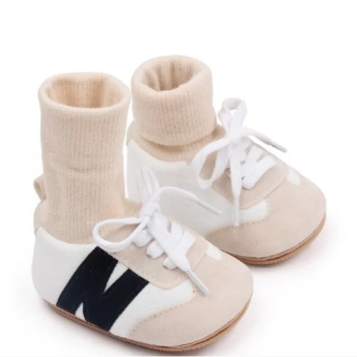 Babyschoenen Cartoon Letters Kinderschoenen Schattig Leren Sneakers Pasgeboren babyschoenen Peuter Jongen Meisje Zachte zool Wiegschoenen Sokken Eerste wandelaars 0-18 maanden