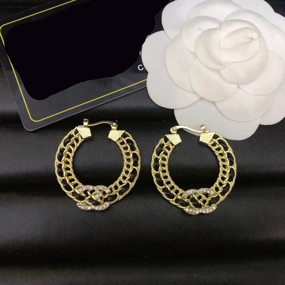 Orecchini di design Orecchini a cerchio placcati oro 18 carati Orecchini di perle da donna Gioielli Regalo per gli amanti della festa nuziale