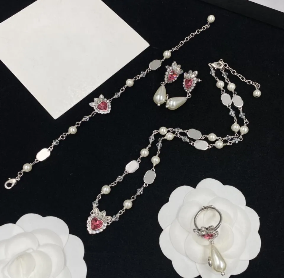 Halsband för kärlek smyckesuppsättning örhängen och armband mode för kvinnor lång kedja leverans6549743