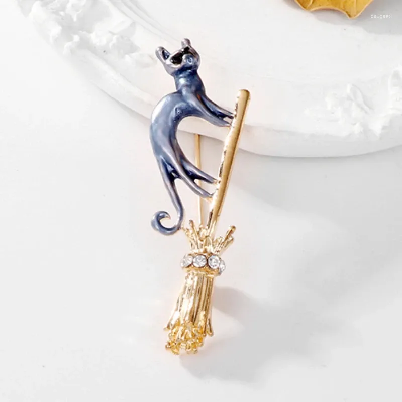 Brooches 2023 Cute Girl Simple Pins Flying Broom Kitten Animal Alloy Metal Corsage For Women Fashion Jewelry Accessories