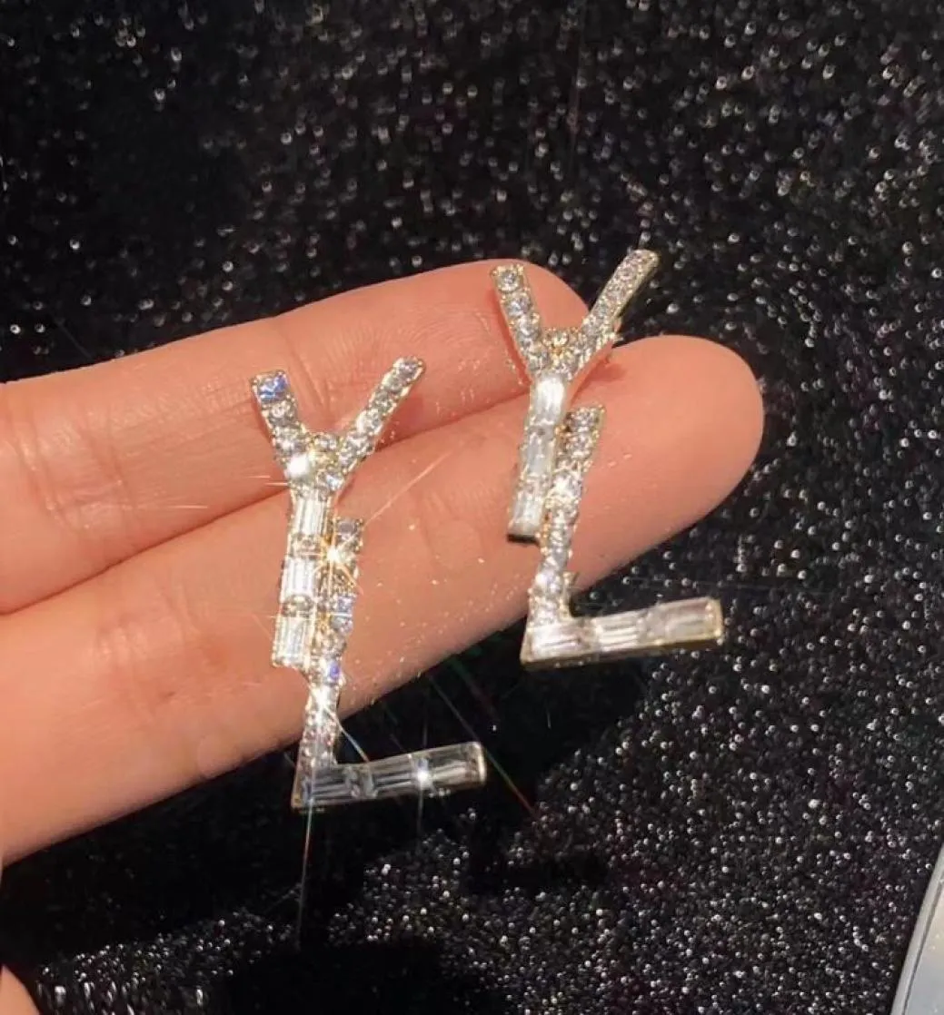 Charme Designer Fashion Oreille Femmes Femmes Diamond Love Love Oreads Premium Jewelry Accessoires Couples LETTRE MORGNES D'OREURES POPULITÉ LUXY7534977