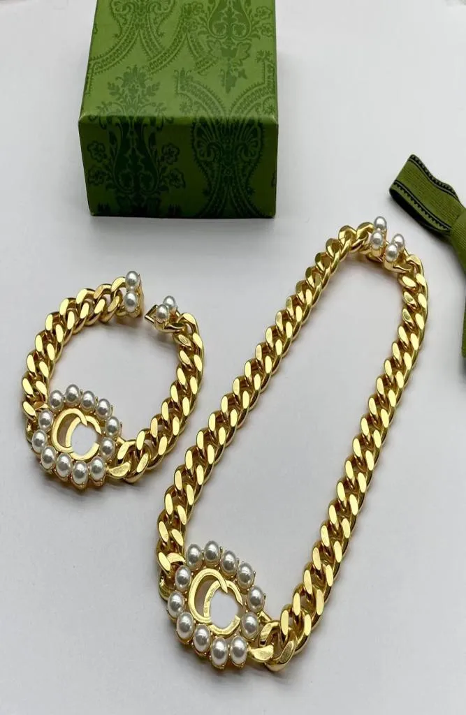 Conjunto de collar de pulsera chapado en oro de 18 quilates Diseñador de collar Pulseira para mujer marca de moda retro brazalete de perlas ketting de alta calidad wi3793987