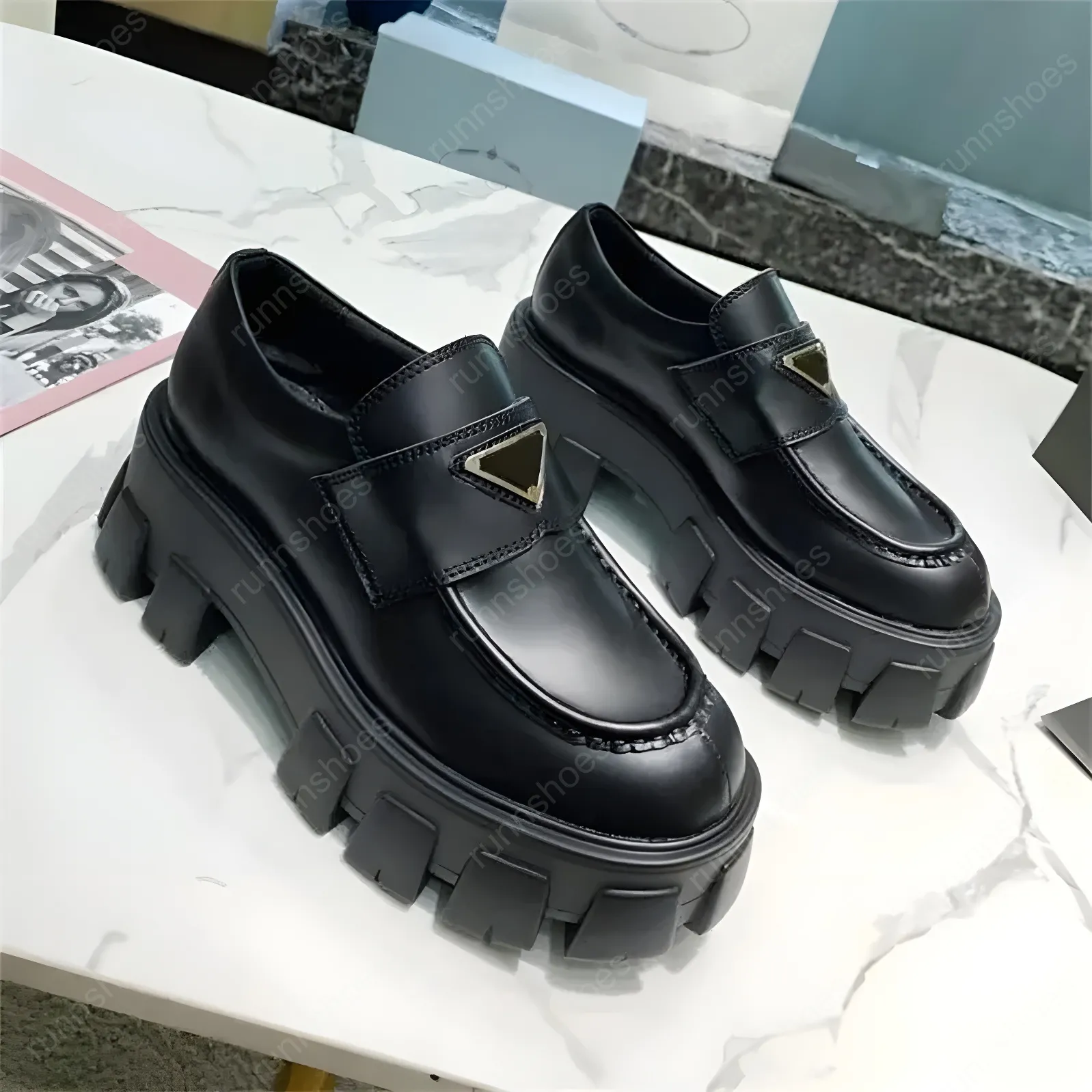 Loafers designer skor mjuk cowhide plattform sneakers gummi svart glänsande läder chunky rund huvud sneaker tjock botten sko storlek 35-41