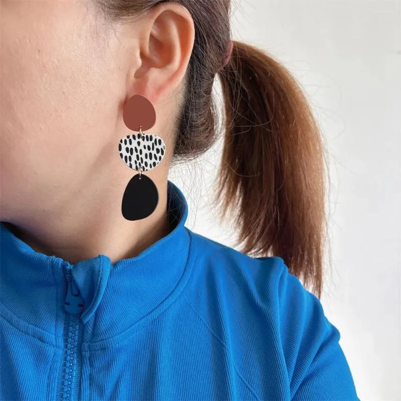 Black dangle earring deals