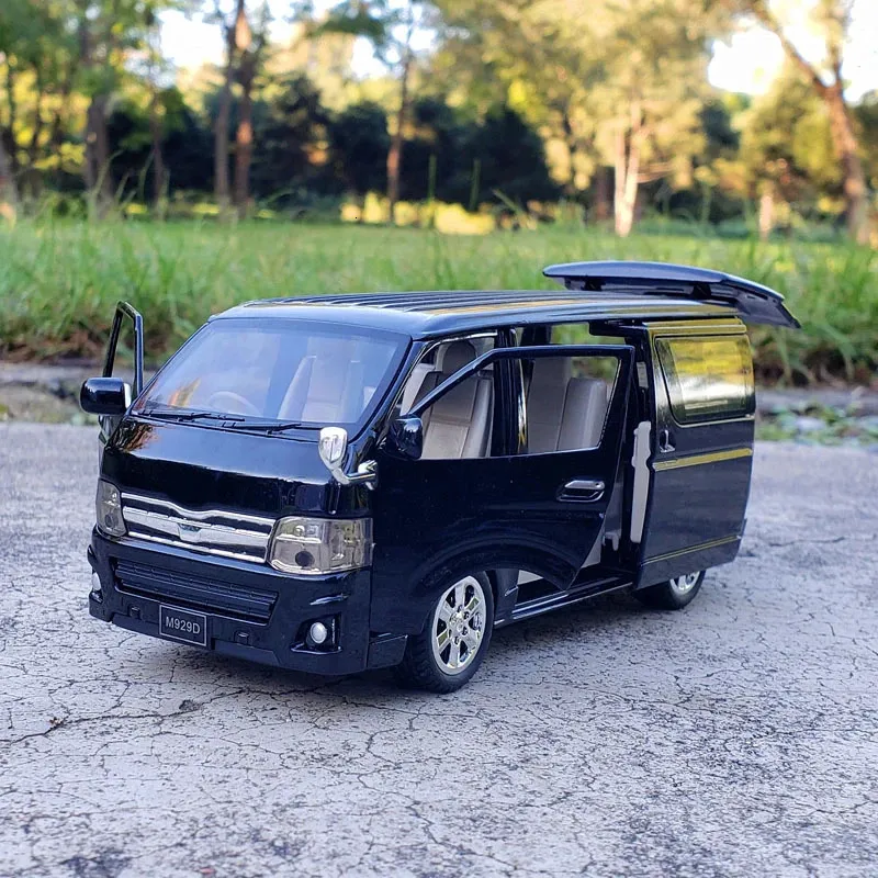 Diecast Model 1 32 Hiace MPV Alloy Modelシミュレーションビークルモデルサウンドとライトメタルおもちゃ車のボーイギフトワゴンおもちゃ231208