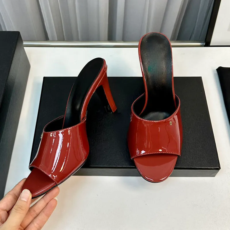 23SS Bayan Slingbacks Sandalet Tasarımcı Terlik Üzerinde Kayma Patent Deri Tutkun Topuklu Slaytlar Düğün Ayakkabı Dış Mekan Ayakkabı Pembe Kırmızı Kırmızı Bordo Yeşil Günlük Ayakkabı