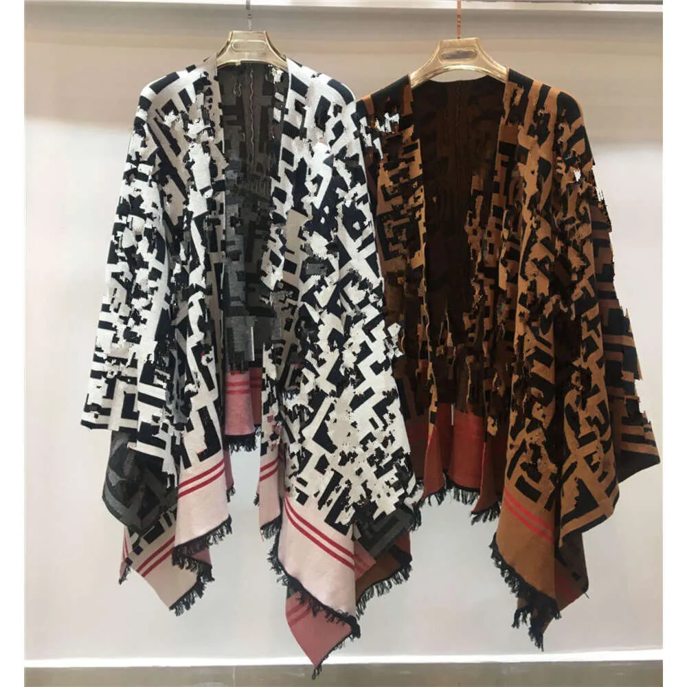 Herfst en Winter 2023 Klassiek Letter High-end Nieuwe Stijl Persoonlijkheid Fen Trend Mode Veelzijdig Kleurcontrast Wollen Cape Dames