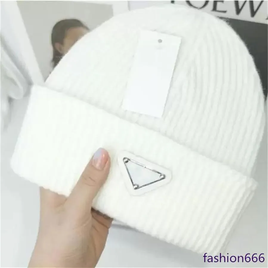 Berretto invernale con teschio Designer di lusso Cappelli da donna e sciarpe Beanie Cappello Berretti lavorati a maglia Guanto da sci verde Snapback Aderente Unisex fuori the225T