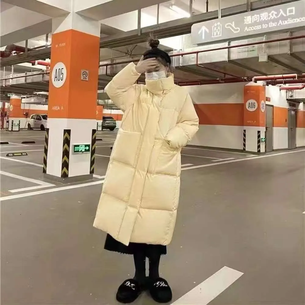 スモールダウンジャケットレディースミッドレングス2023新しい韓国語バージョンファッショナブルなゆるいスタンディングネック肥厚白いアヒル冬のコート