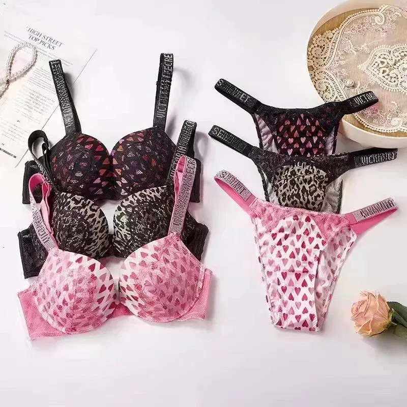 Set sexy Pink Heart Lingerie da donna 2 pezzi Reggiseno push up e mutandine Intimo ricamato in pizzo Confortevole biancheria da notte all'ingrosso 231211