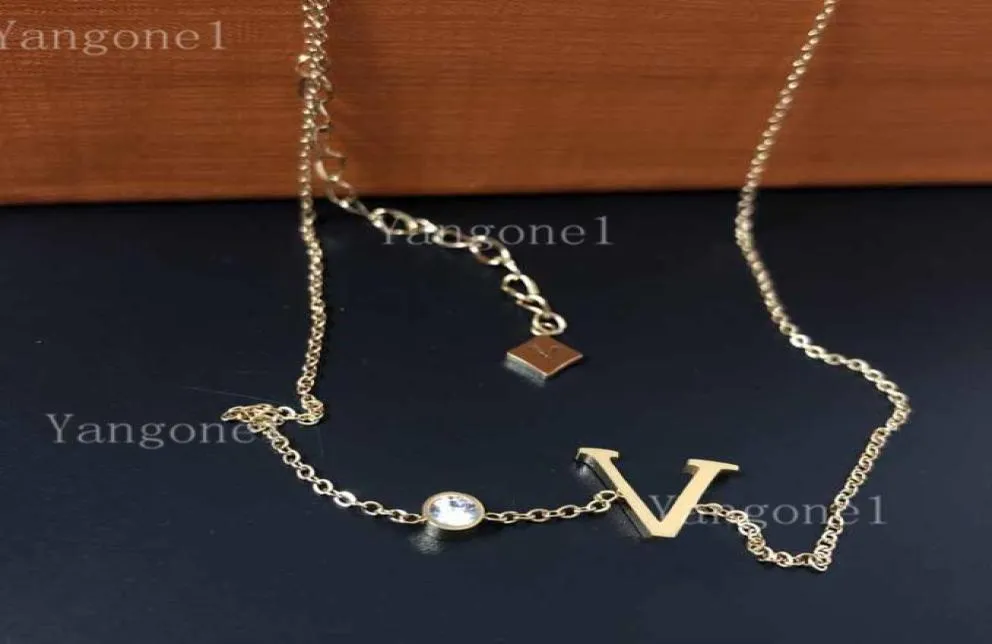 Moda vintage lettera collane con pendente in acciaio al titanio collana a catena corta gioielli coppia regalo di natale di alta qualità7200955