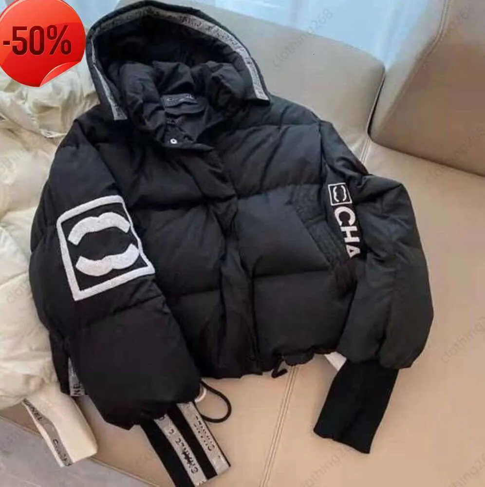 Womans Designer Down Jacket Autumn and Winter Women Puffer Jackets Coat Embroidery C Lapel Hooded Zipper Casual Short Small Parka Giacca Windbreaker 632