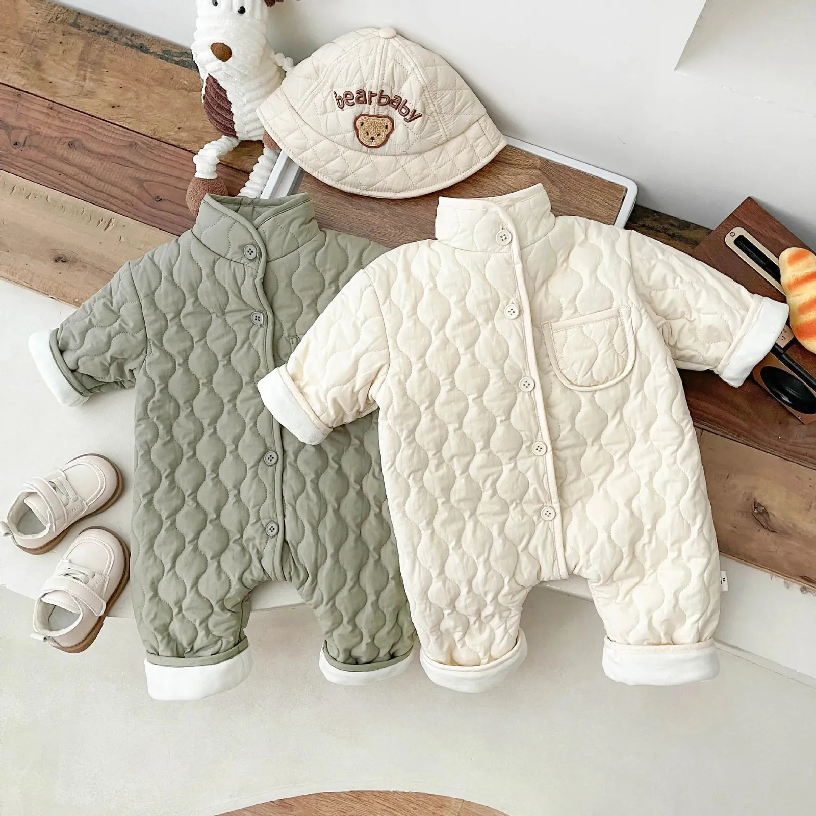 Rompertjes Ins Winter geboren jongen Pluche Romper Bovenkleding Baby Baby Kraag Effen Isolatie Buiten Jumpsuit Romper 231211