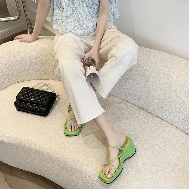 Geklede schoenen 2023 Buitenlandse handel Koreaanse versie Dikke zool Set teenpantoffels Vrouwelijke wiggen Dunne riemcombinatie Strand - Buiten om sandaal te dragen