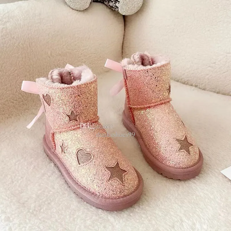 2023 Chaussures de neige de créateur Cadeau d'hiver pour enfants Chaussures chaudes Chaussures antidérapantes pour garçons Chaussures décontractées Love Baby Bottes courtes Jeunes filles Bottes roses Taille 24-34