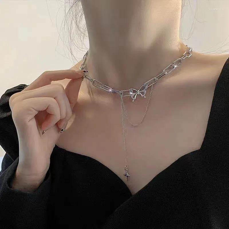 Collane con ciondolo Collana con farfalla temperamento in Europa e negli Stati Uniti Collana femminile di alto livello con catena a clavicola, regalo per il giorno della dea