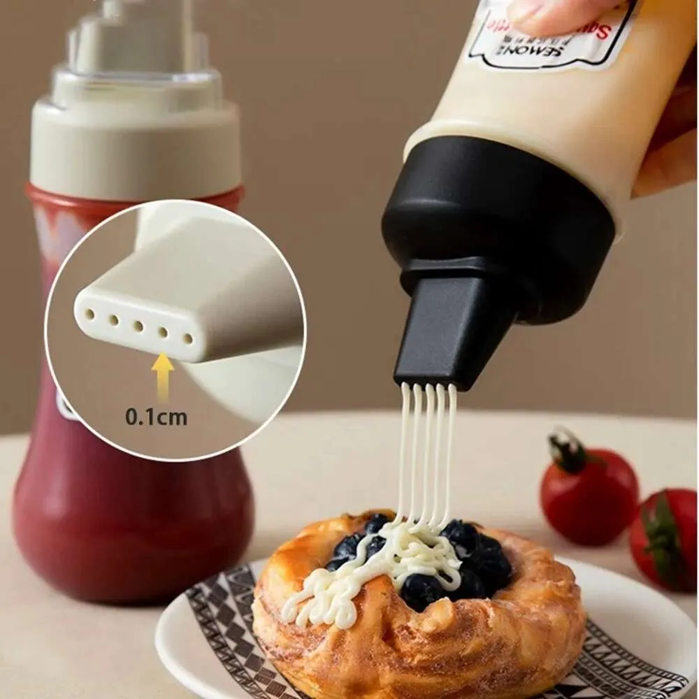 Nuova organizzazione per la conservazione della cucina Bottiglia per salsa a 5 fori Bottiglie per condimenti da 350 ml con ugello Ketchup Senape Salse piccanti Miele Dispenser per olio d'oliva