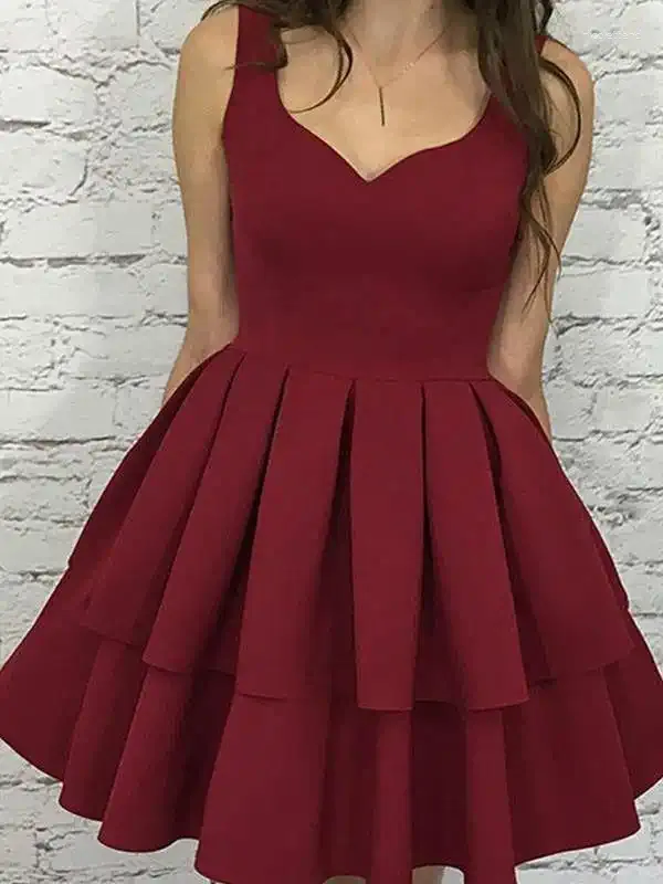 Sukienki imprezowe Krótka satynowa satyna Linia mini -warstwy bez rękawów 2023 Burgundowe formalne suknie specjalne