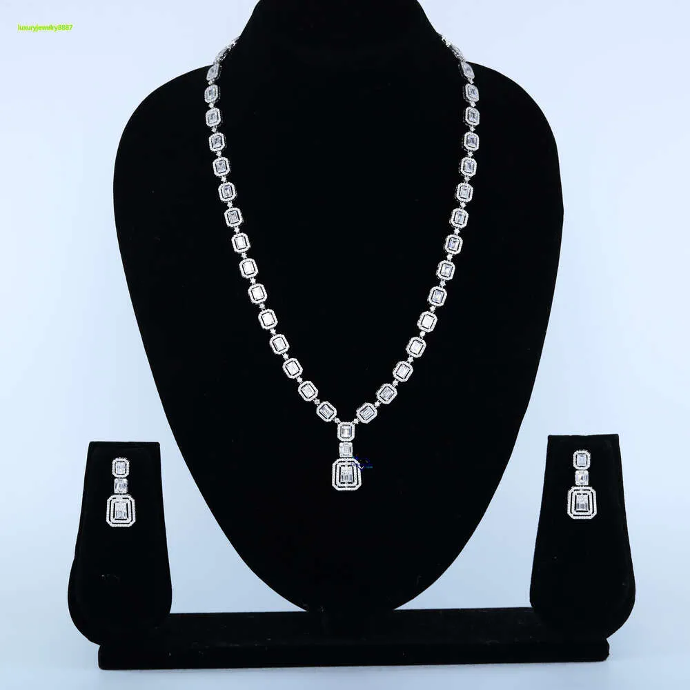 Charming Women's 14kt Beyaz Altın Kolye Set Moissanite Elmas VVS Clarity Gems Klasik Elmas Kolye Nişan için