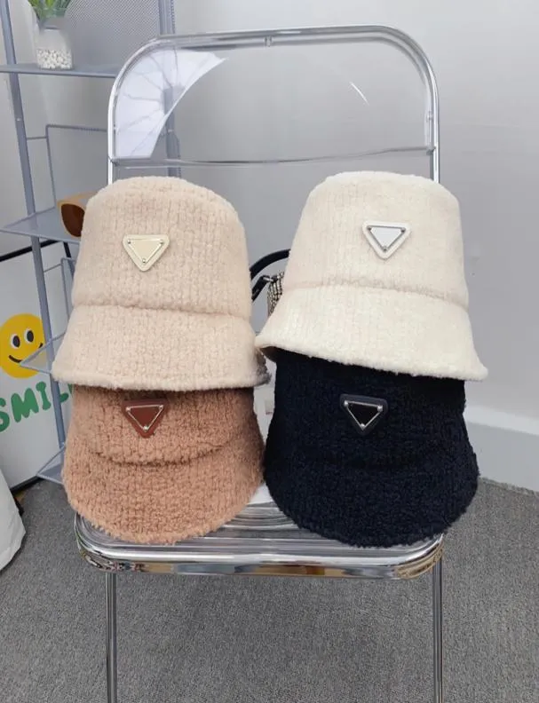 Femmes Designer Bucket Hat Fuzzy Winter Beanie Hommes Agneau Laine Caps Ski P Chapeaux Hommes Coton Unisexe Cachemire Lettres De Luxe Bonnets Nyl7391784