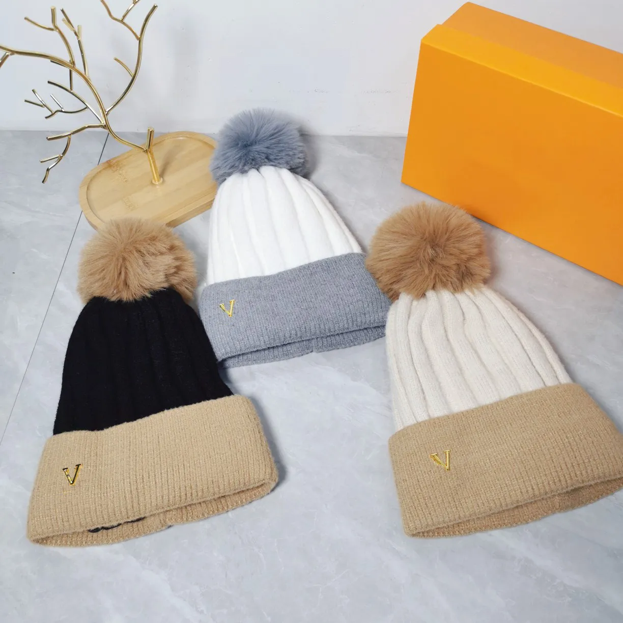 Pom-Pom Tasarımcı Beanie Erkek Kadın Altın Mektup Marka Kapı Sıcak Kış Yün Hat Casquette