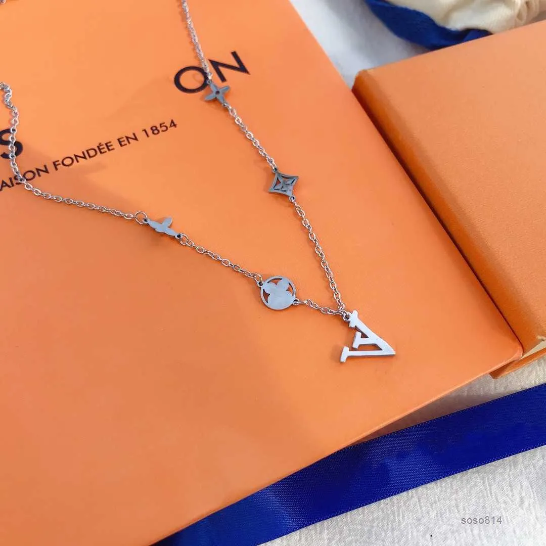Necklace online luxury brand