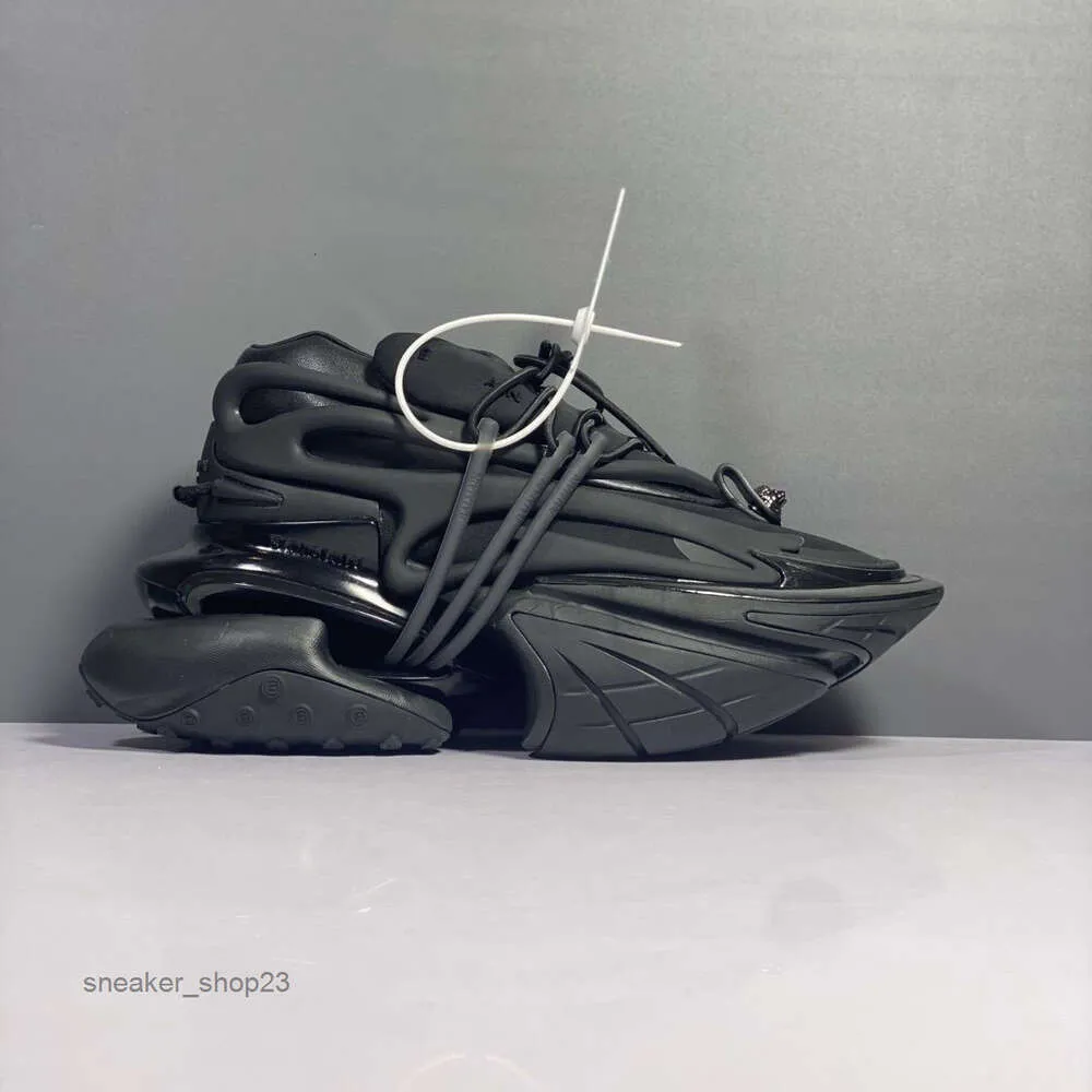 Moda jednorożca designerskie buty Sneaker Mens Spaceship 2024 Wysokiej jakości trampki buta Nowa przestrzeń wbudowana w niewidzialne wzmacniające kulę Balmaim samolot Kanc nos Kanc