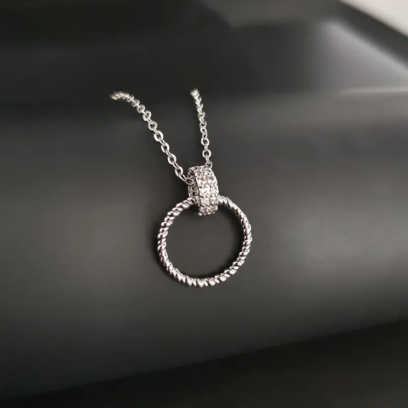 Chaînes 2023 Arrivée Unique Design Argent Couleur Collier toroïdal Pendentif pour femmes Saint Valentin Cadeau Bijoux En Gros X8301