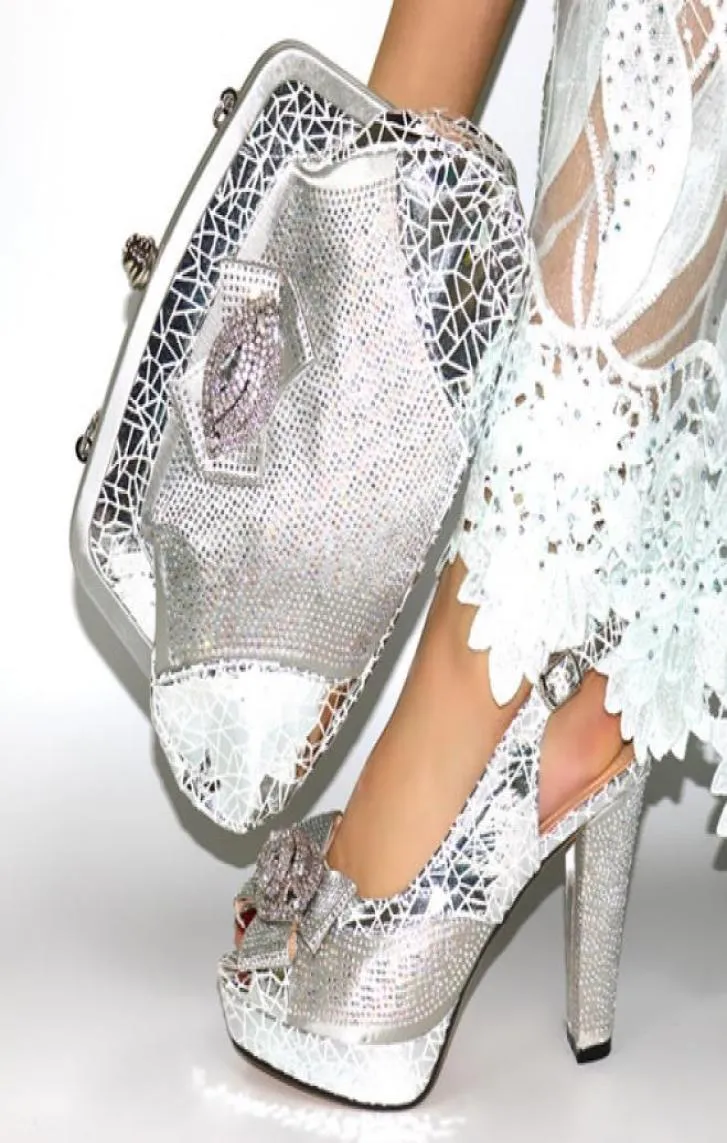 Scarpe e borsa argento sale