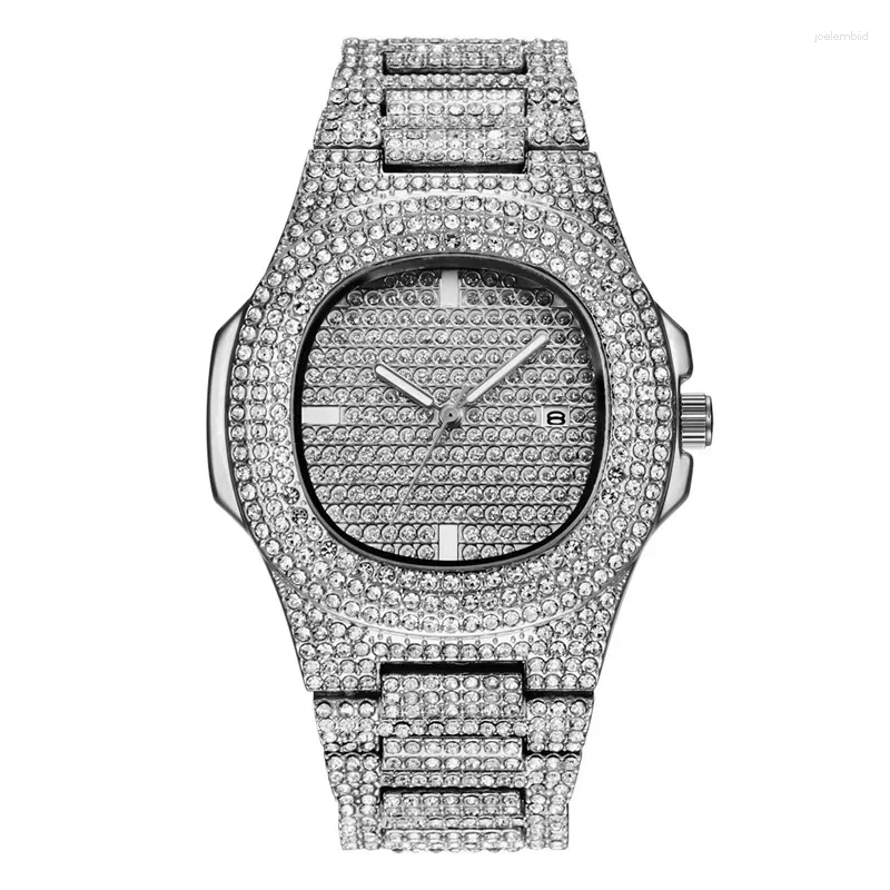 Zegarki na rękę Duże marki dla mężczyzn Zespół mody Hip Hop Full Diamond Golden Luxury Calendar Quartz Watch Relogios Masculinos 2024