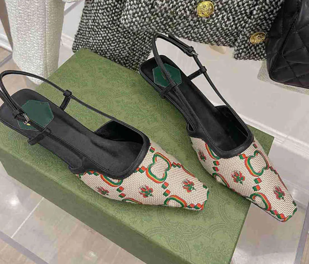 Projektant Sling Back Sandals Summer Fashion Kobiety Luksusowe sznurki ślubne Slandles Slowers High Heels Buty 525