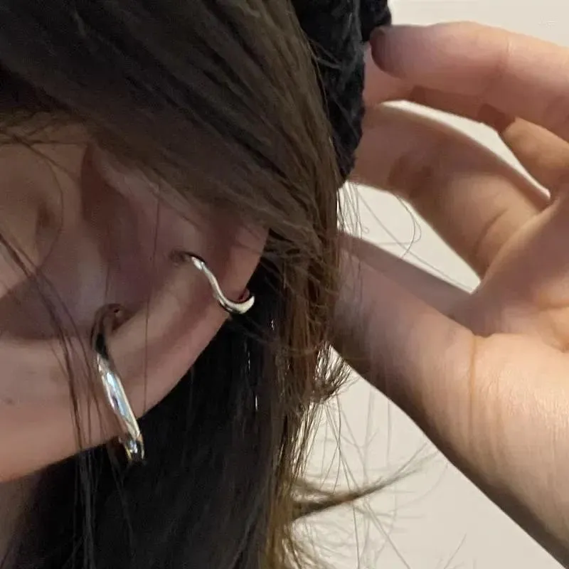 Ryggar örhängen minimalistiska geometriska vridna öron manschettklipp på för kvinnor enkel oregelbunden metall falska piercing örhängen smycken tillbehör