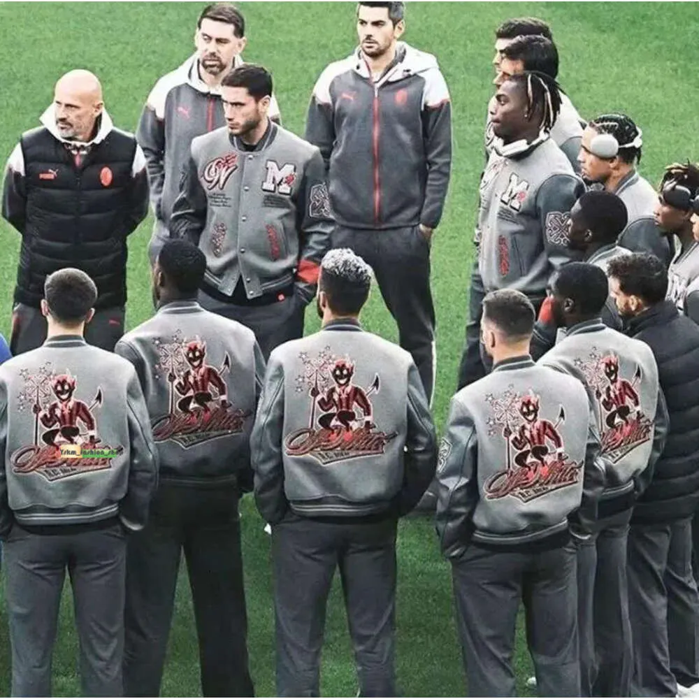 Nuovo AC MILANS Giacca Cappotto Industria Pesante Ricamo In Rilievo Giacca di Marca Alla Moda Maglia da Baseball Sportiva Casual per Uomo Giacca Bianca 181