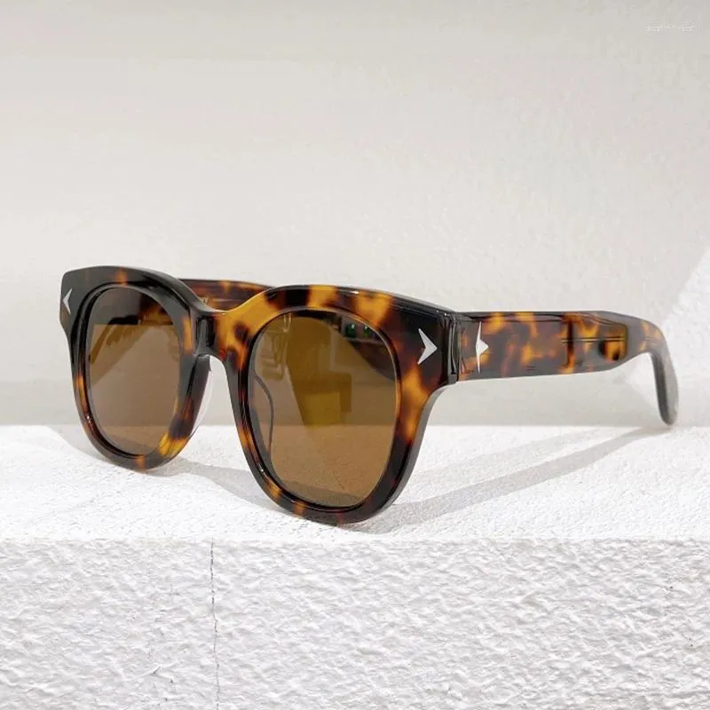 Solglasögon 7037/s runda sköldpaddsacetat kvinnor modestil klassiska lyxiga solglasögon UV400 män designer original glasögon