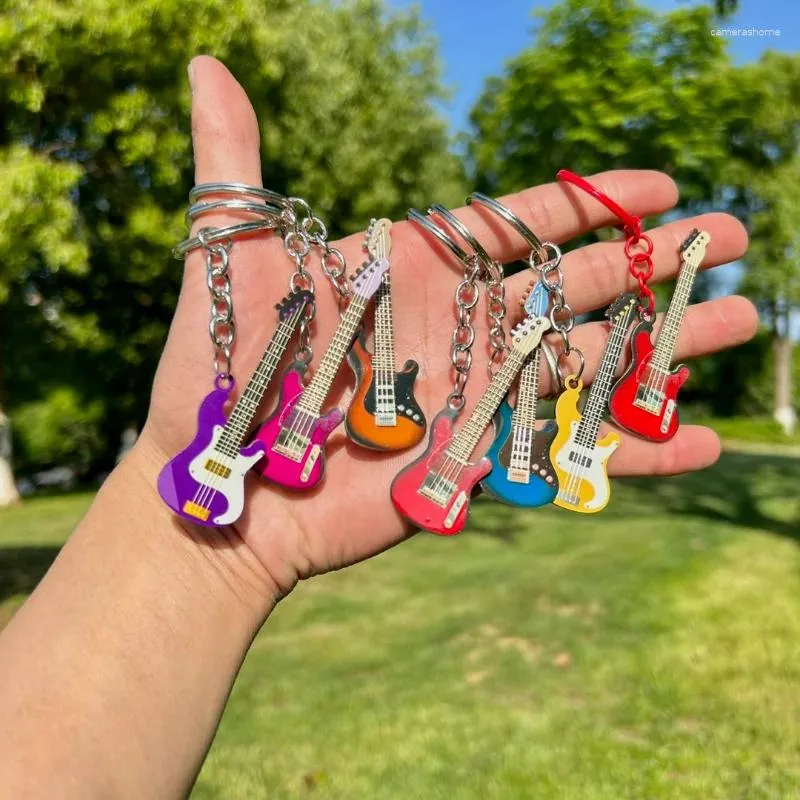 Keychains 1pc Fashion Guitar Keychain Metal Pendant Musical Instrument Jewelry Party Gift Women Ryggsäck Bilprydnad Hantverk