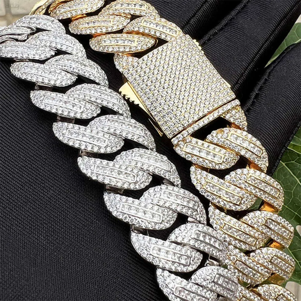 Jwy Hip Hop Jewelry Men Nuevos diseños de 18 mm Collares de latón de oro y plateado de oro y plata