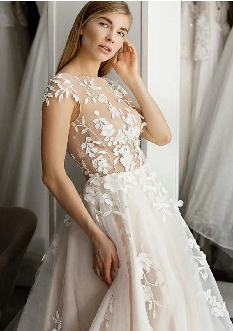 Jewel Mordern Tüll Brautkleid für die Braut, trendiges, ärmelloses Illusions-rückenfreies A-Linien-Abendkleid mit bedeckten Knöpfen und Hofschleppe mit 3D-Blumenapplikationen