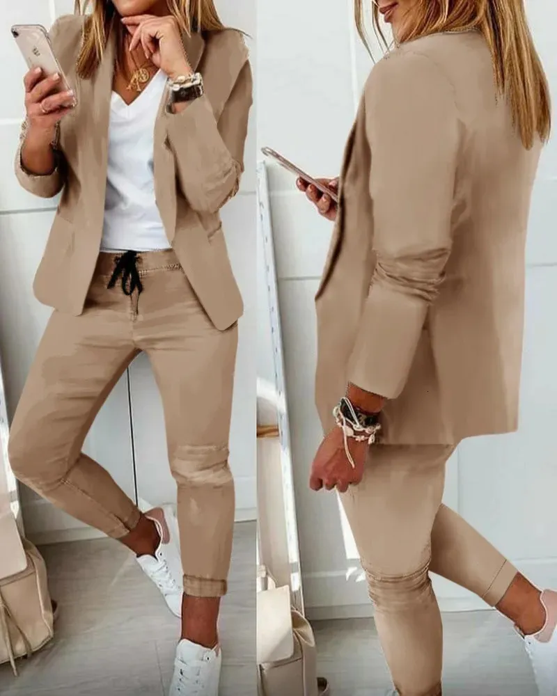 Pantaloni a due pezzi da donna Moda 2024 Primavera Autunno Donna Turn Down Stampa Blazer Cappotto da donna Set Abiti Abito con coulisse Casual 231211