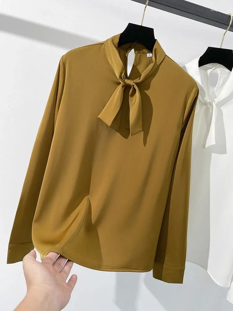 Kvinnors blusar Solid Bow Tie Neck Women Blus Pullover Långärmad Satin Pearl Buttons Office Lady Drappe Elegant Luxury 2023