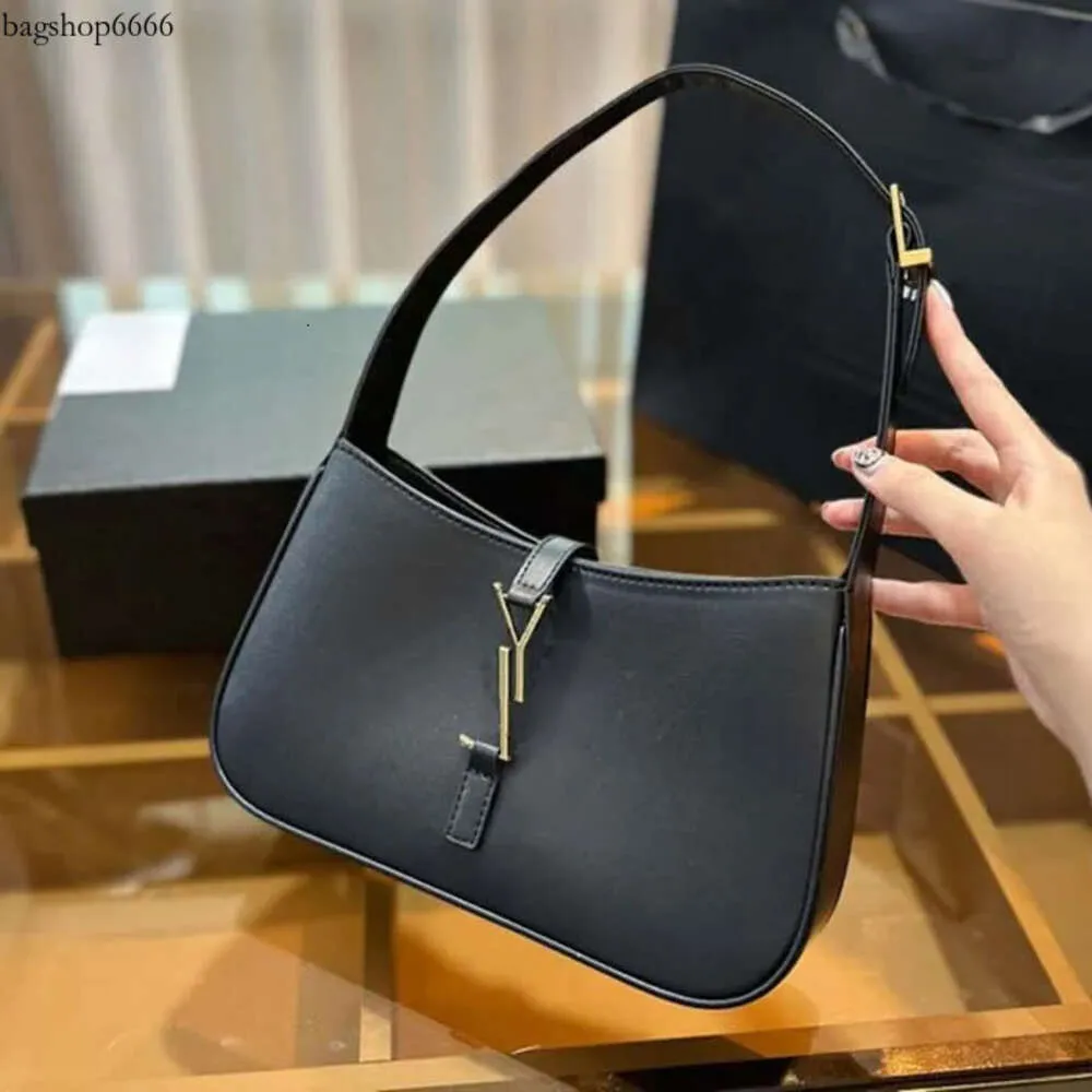 Çapraz tasarımcı hobe vücut siyah omuz klasik orijinal deri hilal kadın alışveriş koltuk zinciri çantası kozmetik çanta kalitesi 2024