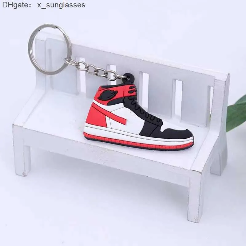 Schlüsselanhänger Designermode Stereo Mini Silikon Sneaker Schlüsselanhänger 3D-Basketballschuhe Schlüsselanhängerhalter Geschenk Designer Schlüsselanhänger Handtasche Autokette weiße Schlüsselanhänger