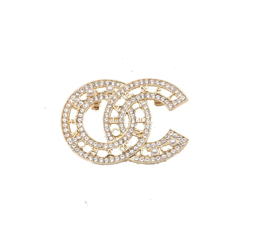 Famoso designer di marca Moda doppia lettera oro argento multicolore perni di perle spille donne spilla con strass vestito pin moda Sc3673065