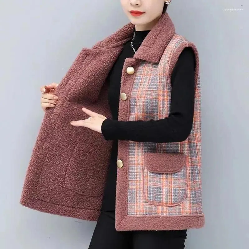 Gilets pour femmes 5XL épaissir chaud gilet à carreaux veste d'agneau d'âge moyen velours hiver Parkas manteaux femme sans manches polaire pardessus