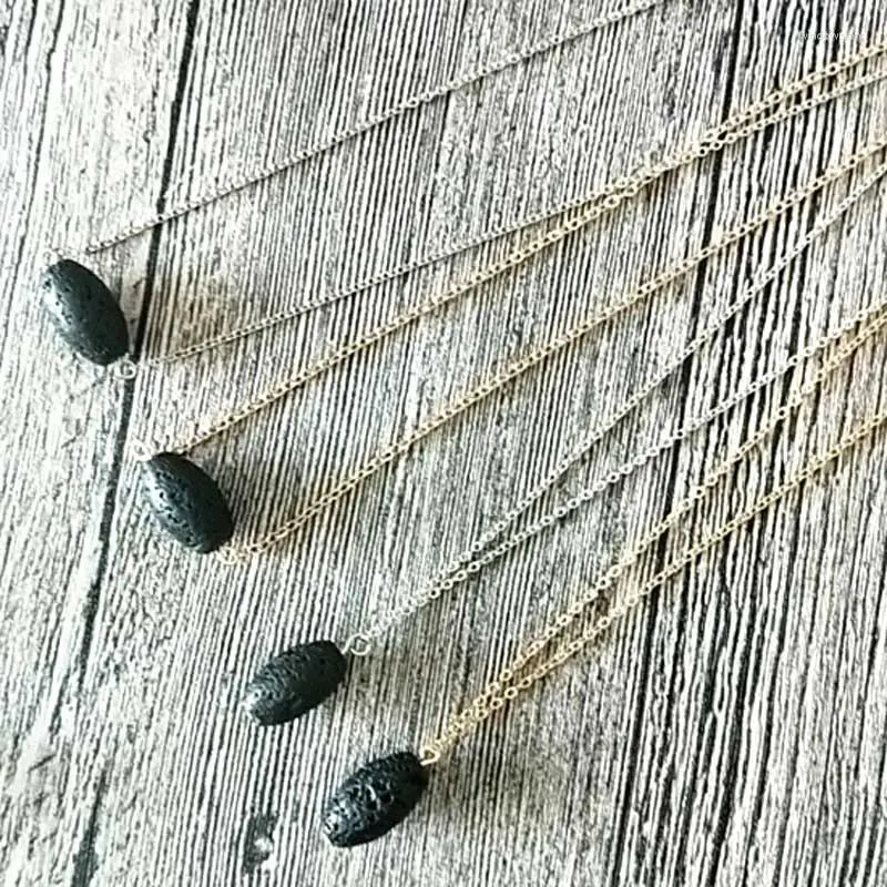 Naszyjniki wiszące 10pcs czarny owalny kamień lawy Dyfuzor Naszyjnik Naturalny koralik dla kobiet biżuteria olejku eterycznego