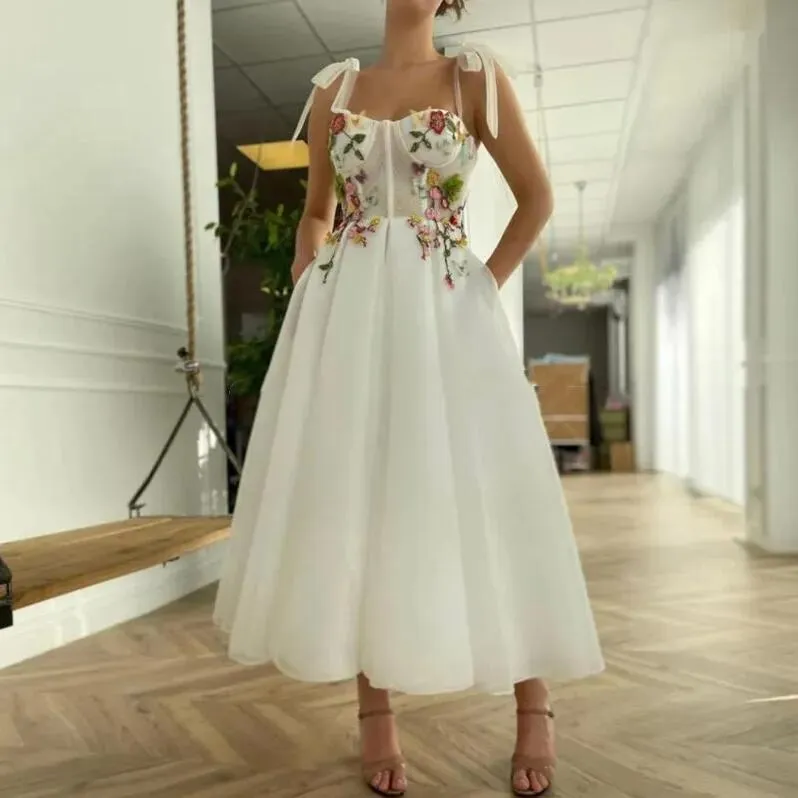 Abiti da ballo vintage Applicazioni 3D Pizzo floreale Lunghezza tè Abito da homecoming Spaghetti Sweetheart Tulle Abiti da cocktail per feste da sera