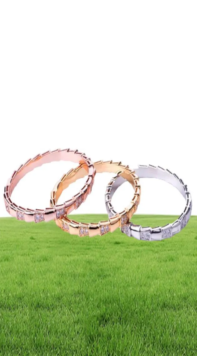 Conjuntos de joyería de marca de moda Señora Latón Espaciado de superficie brillante Serpiente de diamante Compromiso de boda de oro de 18 quilates Pulseras Norrow Anillos 1 Sets1079495