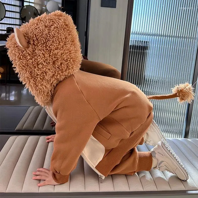 Kläder sätter Little Lion Girl Baby Autumn Suit 2024 Barnkläder Super Cute Fried Street Fashion Kids Spring 2T-8T