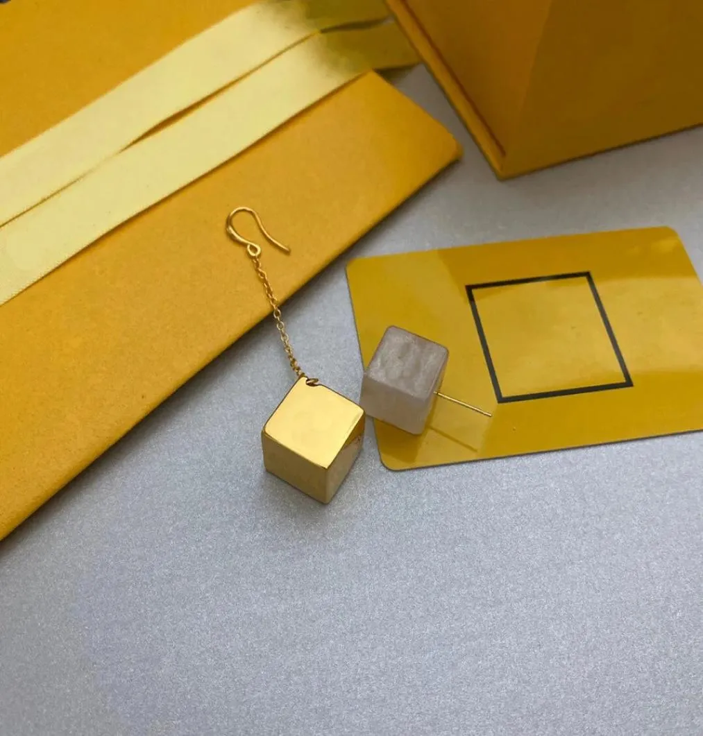 Orecchini quadrati asimmetrici con dadi acrilici Orecchini da donna in ottone dorato moda4831858