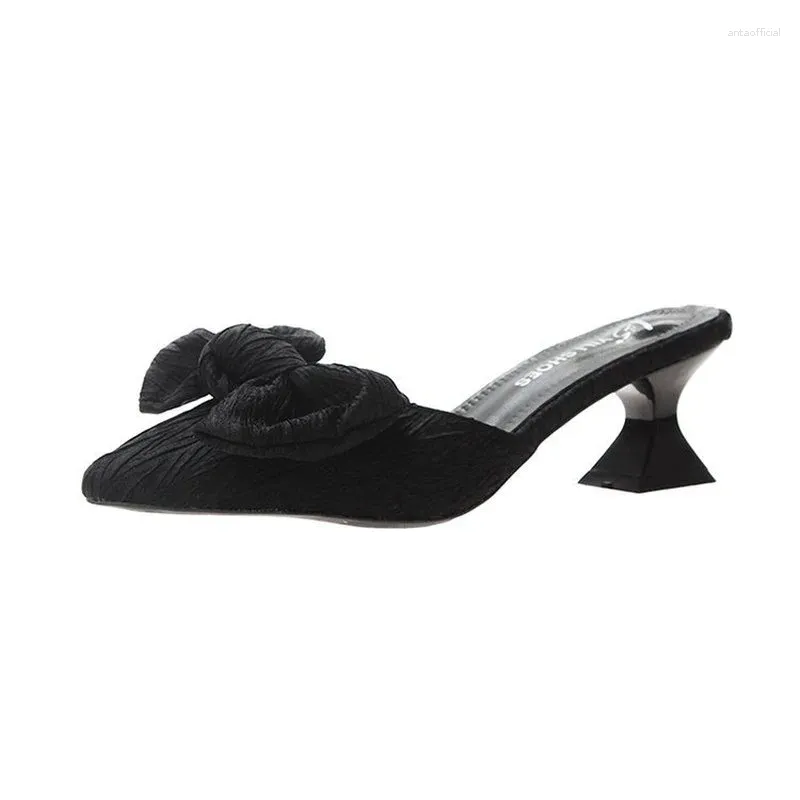 Chaussures habillées Marque Designer Design Femelle Bow Surface Antidérapant Brillant Talons Hauts Mode Bouche Peu Profonde Partie Tissu Extensible Spécial